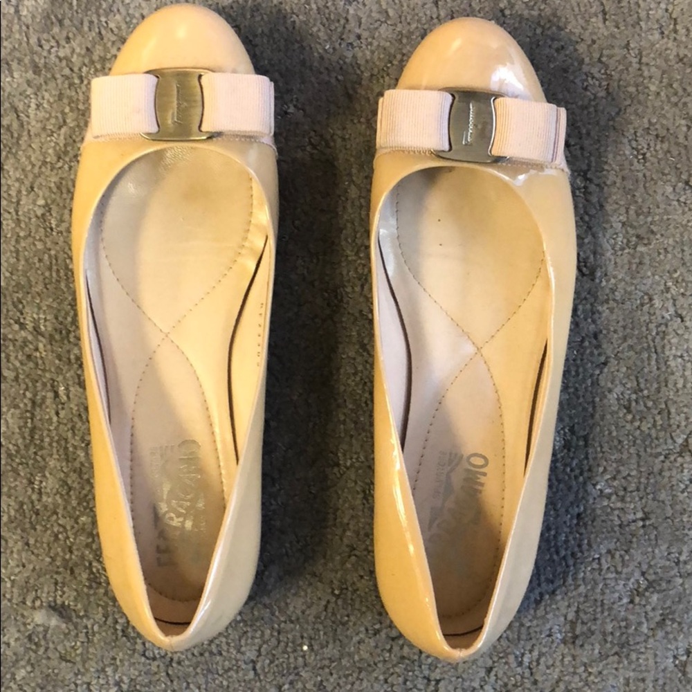 Ferragamo Varina flat size 7.5. Almost Brand New